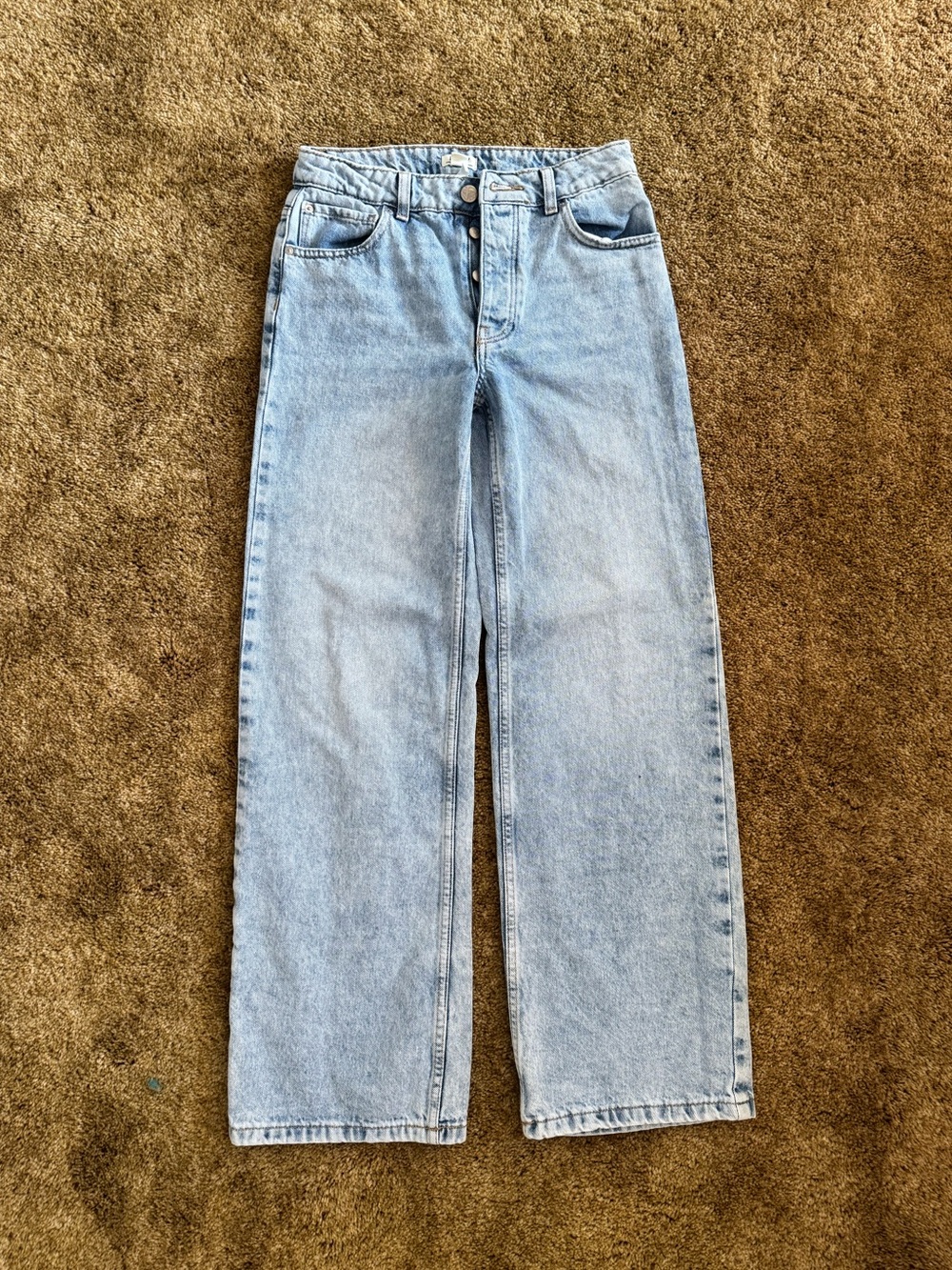 Light wash Roxy loose fit jeans; perfect condition